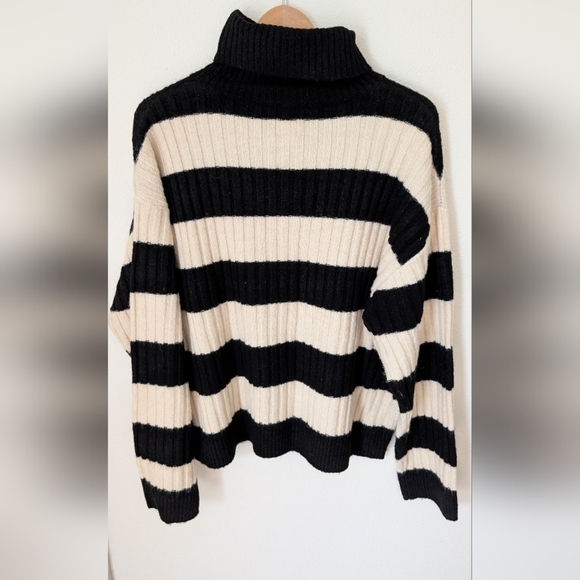 H&M Striped Black and Cream Women's Sweater, Sz L - Picture 3 of 6